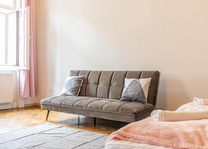 Spacious 3br Shared Apt. Comfortable And Roomy Vienna