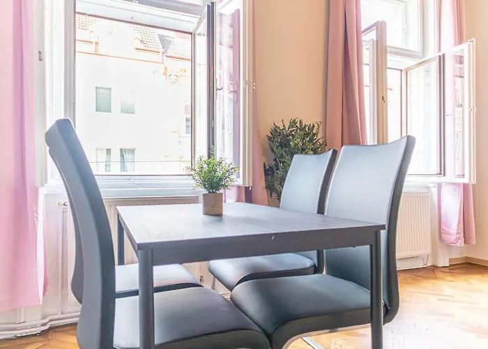 Spacious 3br Shared Apt. Comfortable And Roomy