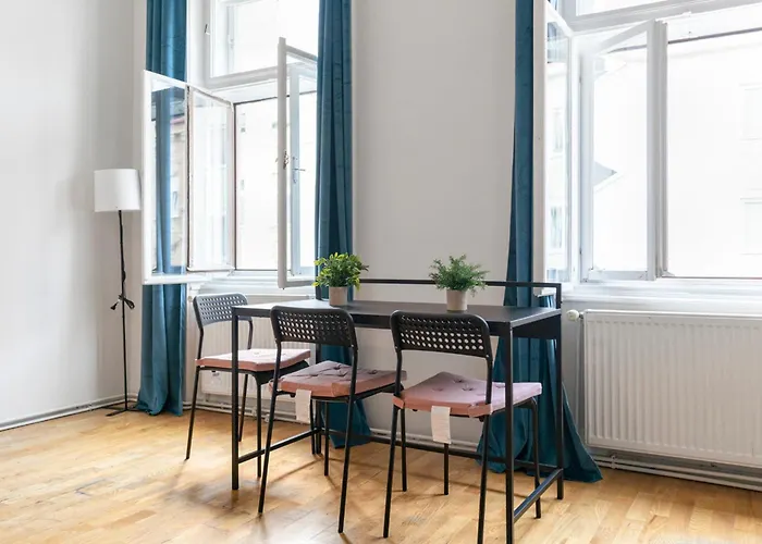 Spacious 3br Shared Apt. Comfortable And Roomy * Vienna
